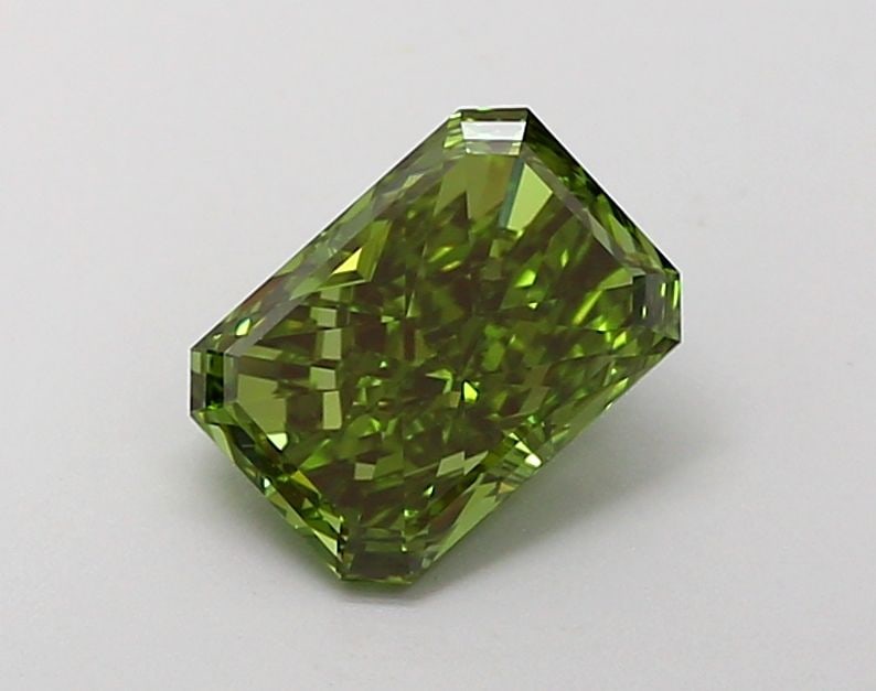 Loose Diamond - RADIANT 1.58ct Fancy Vivid Green VVS2: Loose Diamond - RADIANT 1.58ct Fancy Vivid Green VVS2 Source: This is a real non-mined Diamond that has been grown in a lab Shape: RADIANT Carats: 1.58 Color: Fancy Vivid Green Certification: IGI Vide