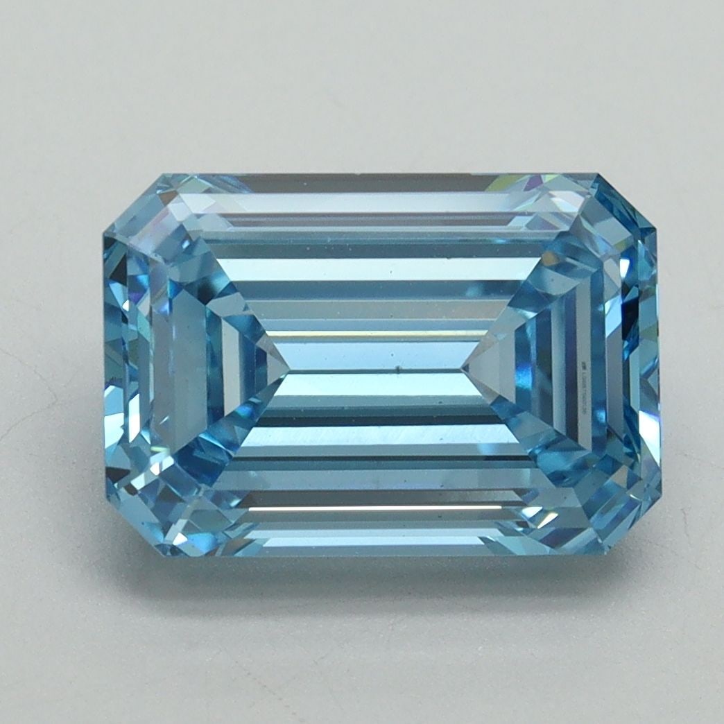 Loose Diamond - EMERALD 4.01ct Fancy Vivid Blue VS1: Loose Diamond - EMERALD 4.01ct Fancy Vivid Blue VS1 Source: This is a real non-mined Diamond that has been grown in a lab Shape: EMERALD Carats: 4.01 Color: Fancy Vivid Blue Certification: IGI Video: