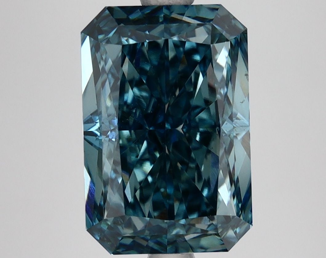 Loose Diamond - RADIANT 4.07ct Fancy Vivid Blue VS1: Loose Diamond - RADIANT 4.07ct Fancy Vivid Blue VS1 Source: This is a real non-mined Diamond that has been grown in a lab Shape: RADIANT Carats: 4.07 Color: Fancy Vivid Blue Certification: IGI Video: