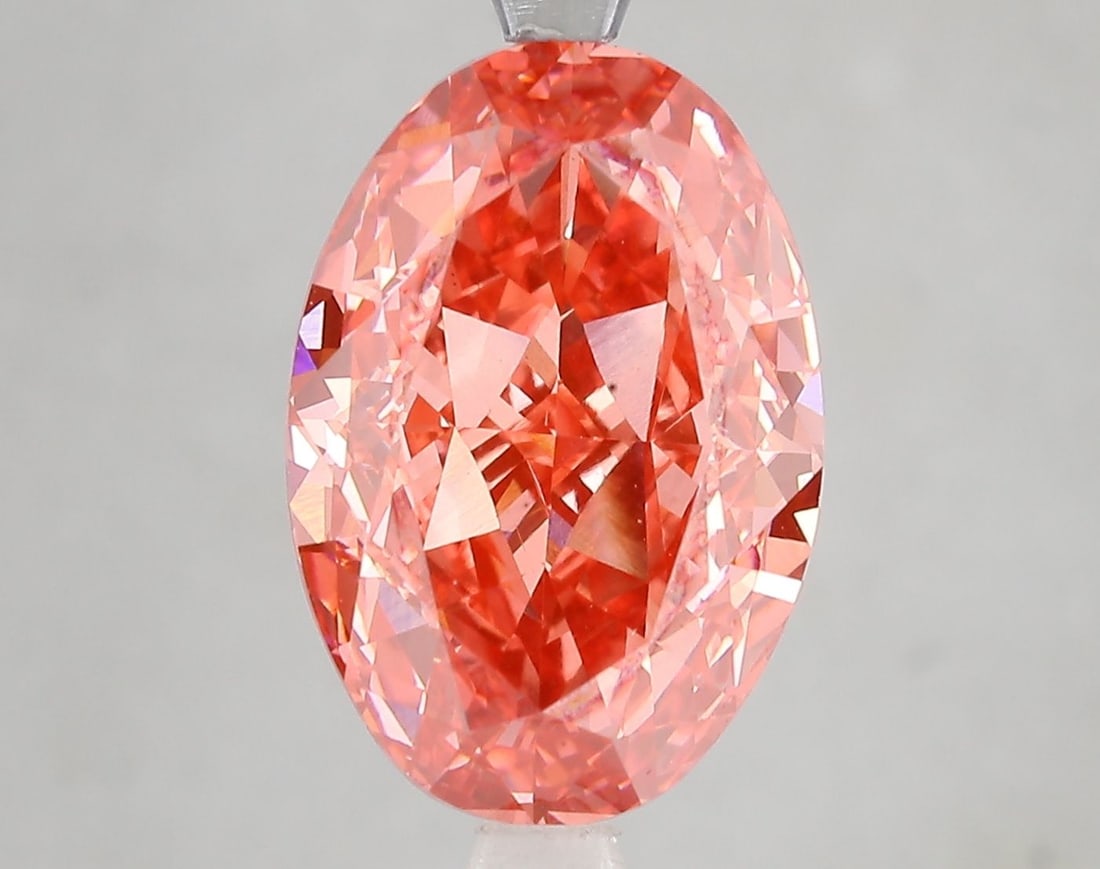 Loose Diamond - OVAL 7.18ct Fancy Vivid Red VS2: Loose Diamond - OVAL 7.18ct Fancy Vivid Red VS2 Source: This is a real non-mined Diamond that has been grown in a lab Shape: OVAL Carats: 7.18 Color: Fancy Vivid Red Certification: IGI Video: