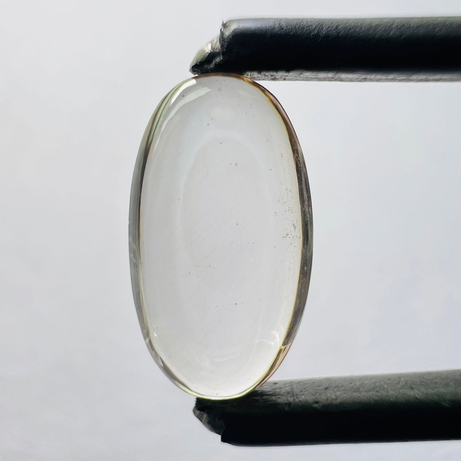 Loose Diamond - OVAL 1.23ct Brown VS1: Loose Diamond - OVAL 1.23ct Brown VS1 Source: This is a real non-mined Diamond that has been grown in a lab Shape: OVAL Carats: 1.23 Color: Brown Certification: NONE Video: