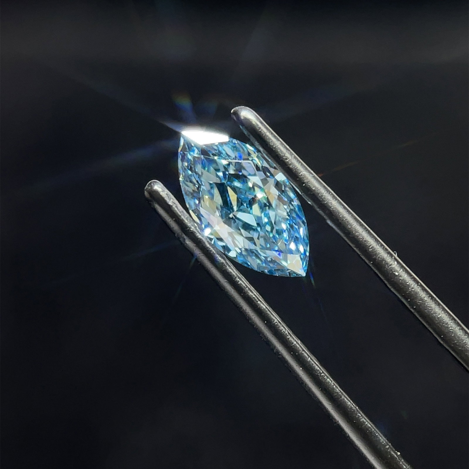 Loose Diamond - MARQUISE 1.0ct Fancy Vivid Blue VS2: Loose Diamond - MARQUISE 1.0ct Fancy Vivid Blue VS2 Source: This is a real non-mined Diamond that has been grown in a lab Shape: MARQUISE Carats: 1.0 Color: Fancy Vivid Blue Certification: IGI The Dia
