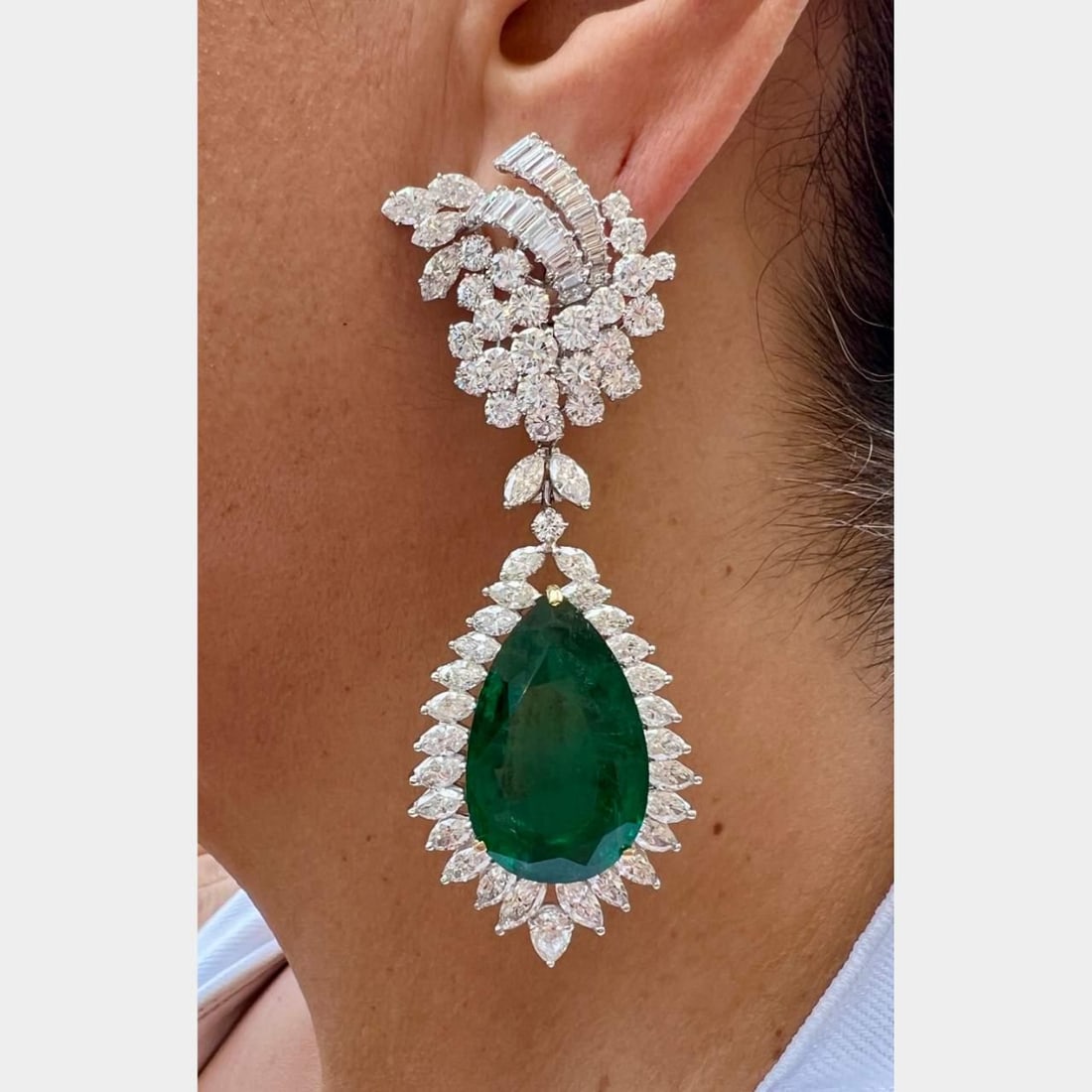 BVLGARI Platinum 18K Emerald Diamond Chandelier Earrings AGL Certified 32.00 Ctw: BVLGARI Platinum 18K Emerald Diamond Chandelier Earrings AGL Certified 32.00 Ctw Exquisite BVLGARI chandelier earrings crafted in platinum and 18K gold, featuring a stunning combination of AGL certifi