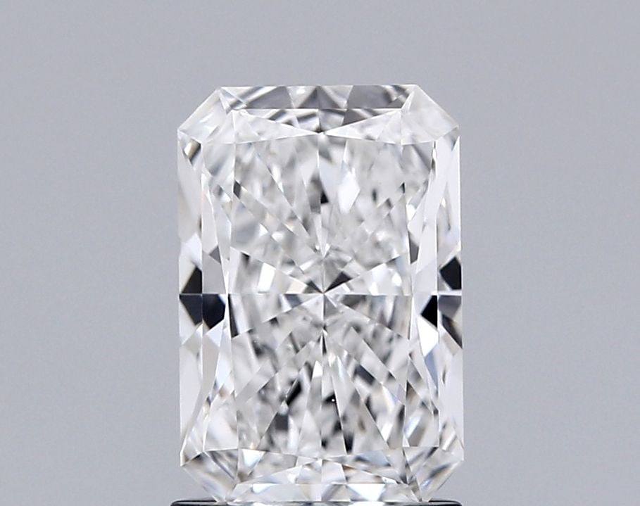 Loose Diamond - RADIANT 1.57ct E VVS2: Loose Diamond - RADIANT 1.57ct E VVS2 Source: This is a real non-mined Diamond that has been grown in a lab Shape: RADIANT Carats: 1.57 Color: E Clarity: VVS2 Certification: IGI Video: Video Link 