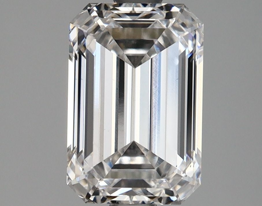 Loose Diamond - EMERALD 2.14ct E VS2: Loose Diamond - EMERALD 2.14ct E VS2 Source: This is a real non-mined Diamond that has been grown in a lab Shape: EMERALD Carats: 2.14 Color: E Clarity: VS2 Certification: GIA Video: