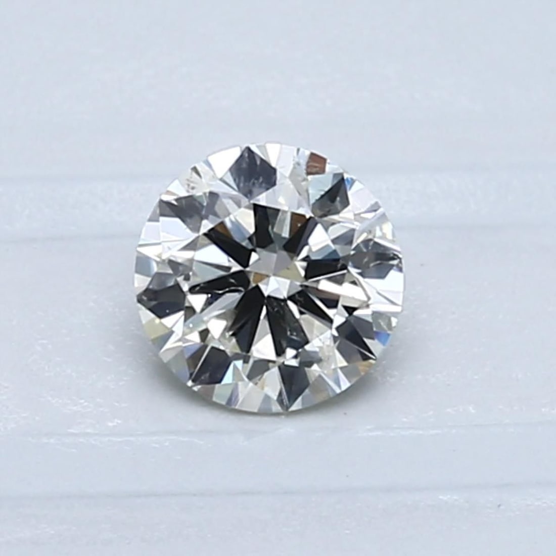 Loose Diamond - ROUND 0.6ct K SI2: Loose Diamond - ROUND 0.6ct K SI2 Source: Natural Shape: ROUND Carats: 0.6 Color: K Clarity: SI2 Certification: GIA Video: Video Link The Diamond Depot Guarantee: All items in this auction are