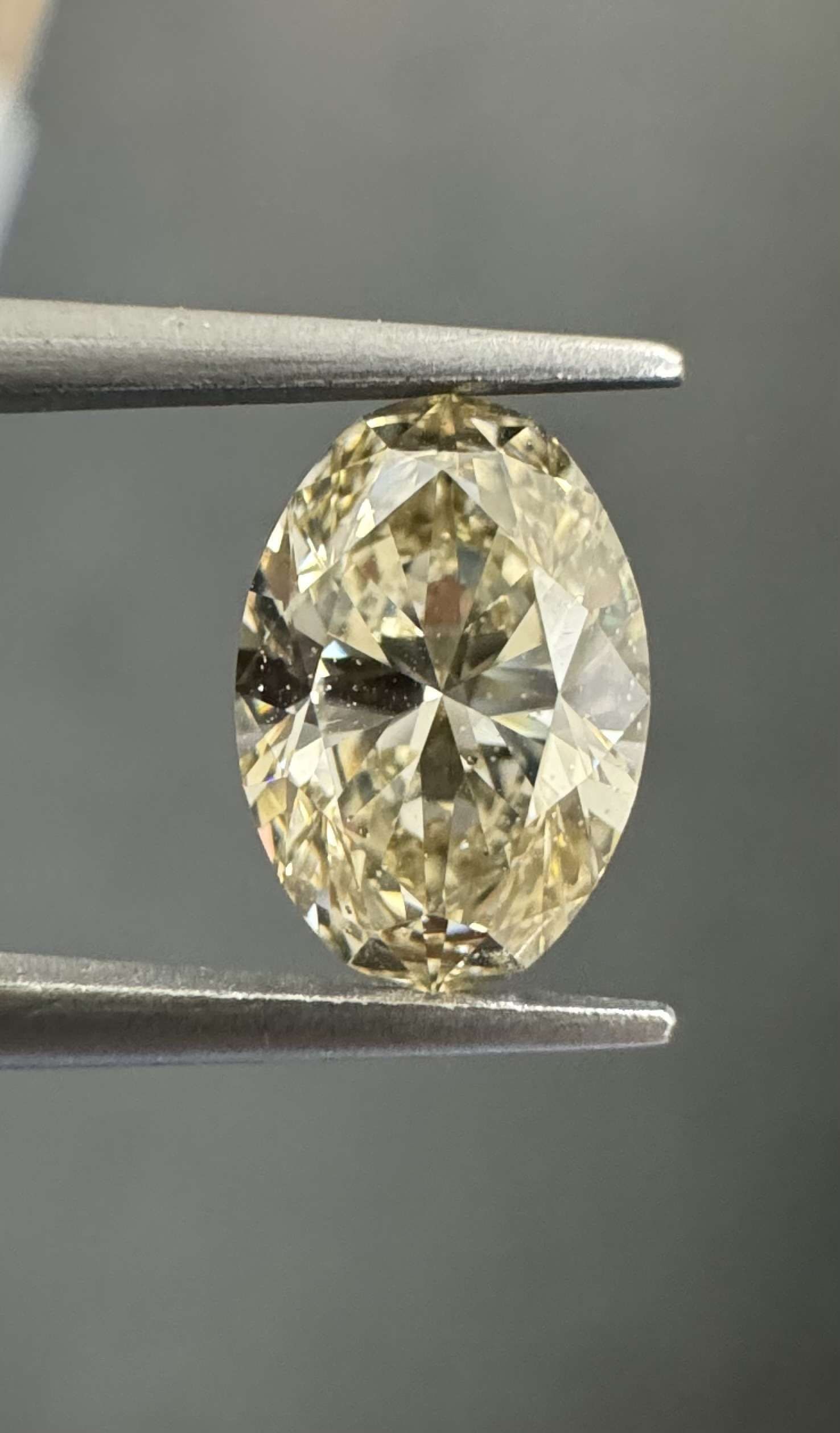 Loose Diamond - OVAL 1.01ct Very Light Brown SI1: Loose Diamond - OVAL 1.01ct Very Light Brown SI1 Source: Natural Shape: OVAL Carats: 1.01 Color: Very Light Brown Certification: GIA Video: