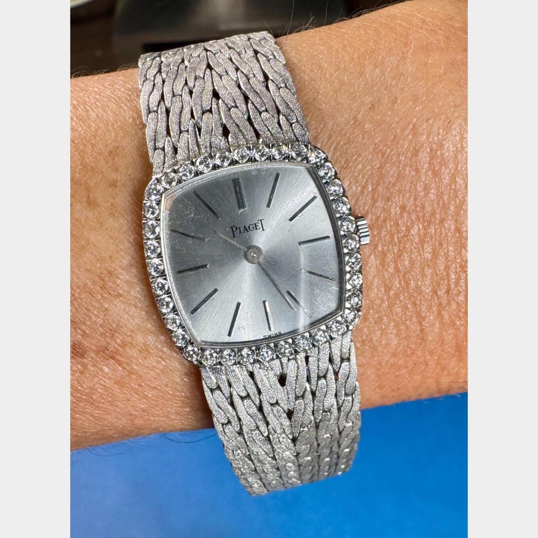 Piaget 18K White Gold Ladies Watch with 36 Diamonds: Piaget 18K White Gold Ladies Watch with 36 Diamonds This exquisite Piaget ladies watch is crafted from 18K white gold and features a delicate design, weighing 58.9 grams. The watch is adorned with 36