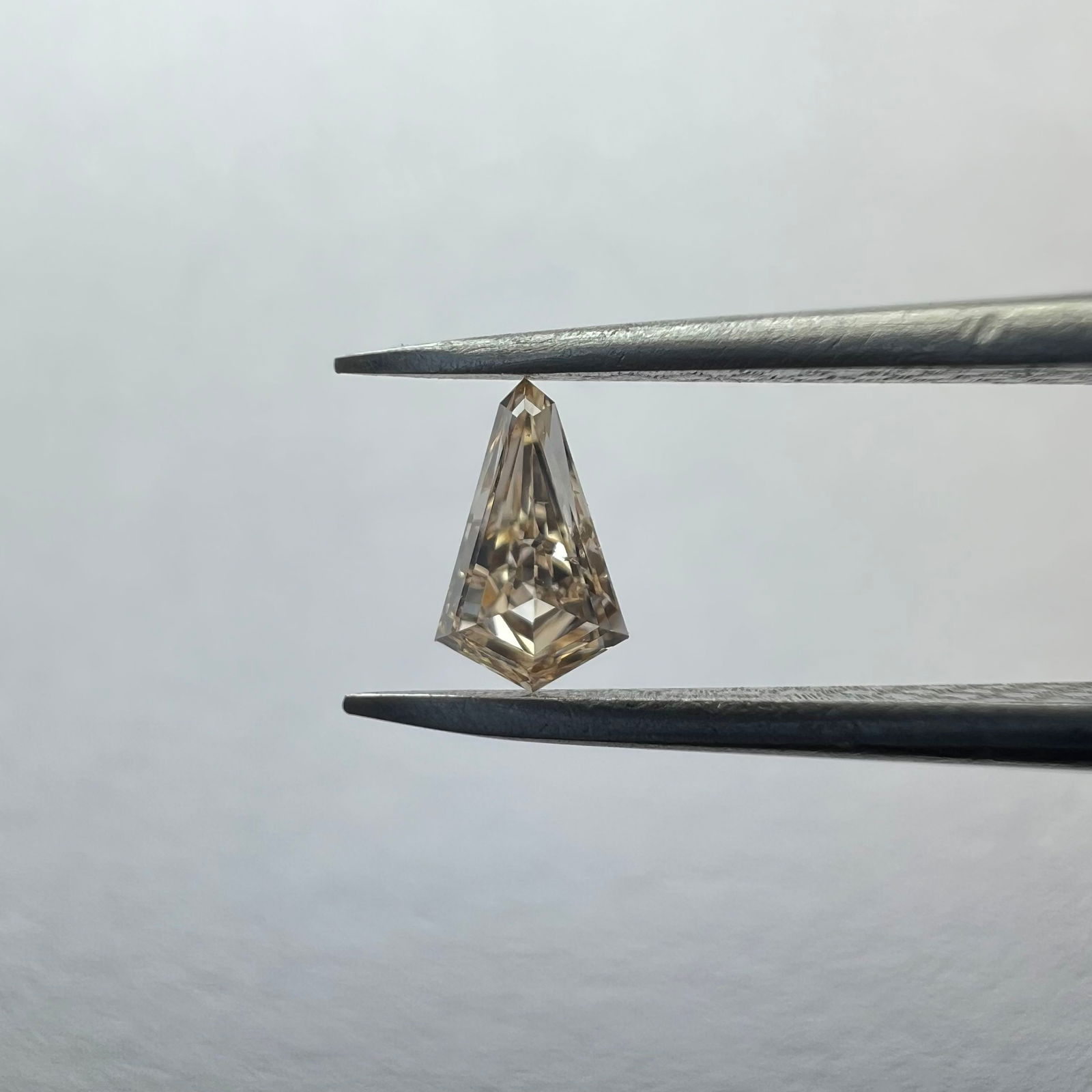 Loose Diamond - KITE 0.3ct Brown VS2: Loose Diamond - KITE 0.3ct Brown VS2 Source: This is a real non-mined Diamond that has been grown in a lab Shape: KITE Carats: 0.3 Color: Brown Certification: NONE The Diamond Depot Guarantee: All ite