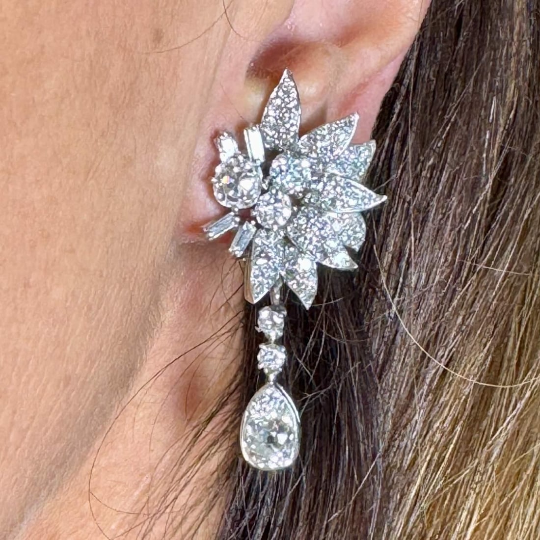 Boucheron Art Deco Platinum Diamond Earrings 10.00 Ct G-H VS1-SI2: Boucheron Art Deco Platinum Diamond Earrings 10.00 Ct G-H VS1-SI2 Experience the elegance of these Art Deco Platinum Monture Boucheron Diamond Earrings, meticulously crafted with a total diamond weigh
