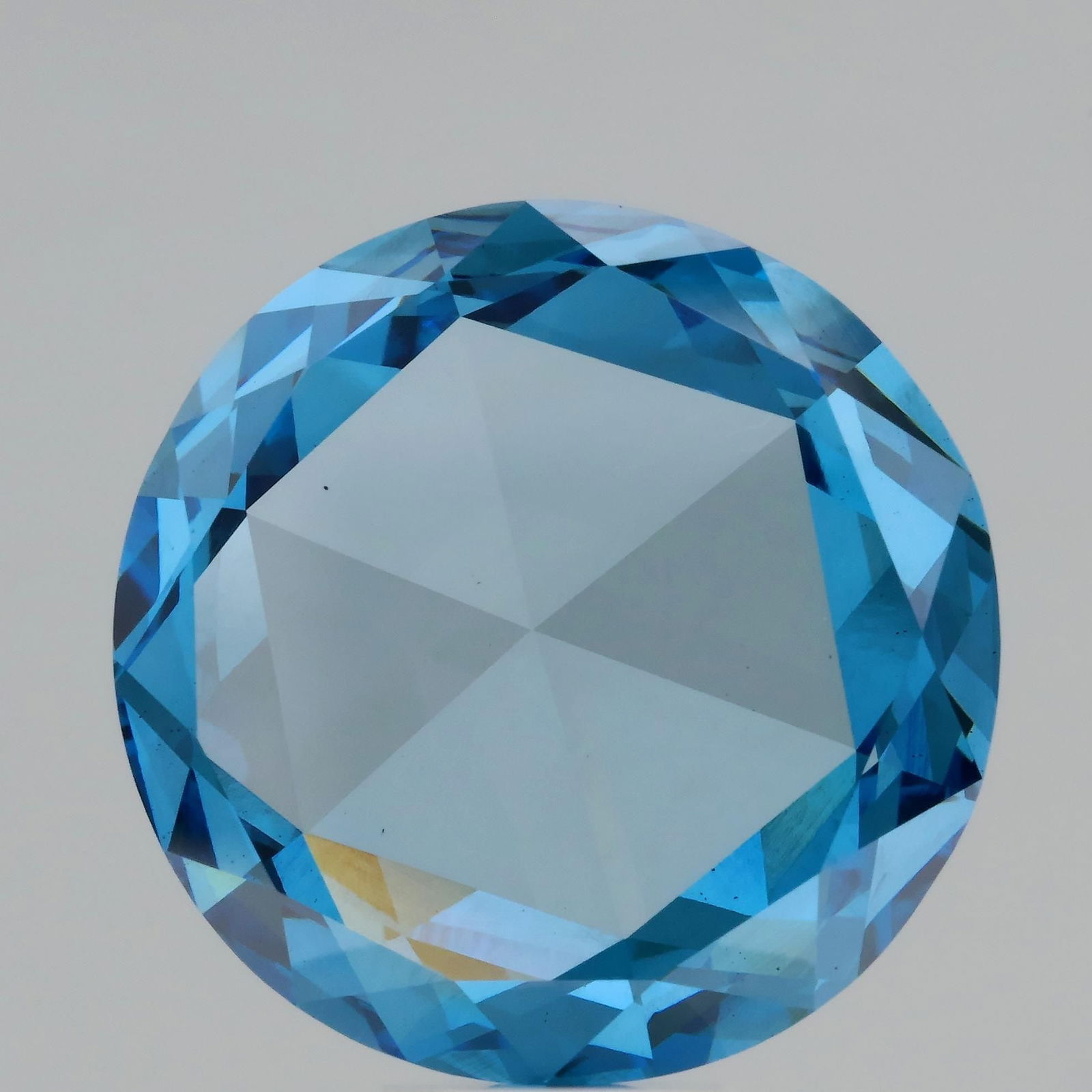 Loose Diamond - ROSE 5.71ct Fancy Intense Blue VS1: Loose Diamond - ROSE 5.71ct Fancy Intense Blue VS1 Source: This is a real non-mined Diamond that has been grown in a lab Shape: ROSE Carats: 5.71 Color: Fancy Intense Blue Certification: IGI Video: