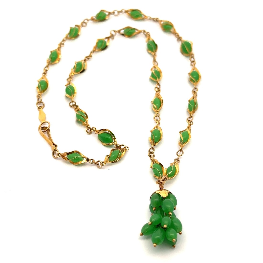 Vintage 14k Yellow Gold Green Gemstones Dangle Pendant Necklace: Vintage 14k Yellow Gold Green Gemstones Dangle Pendant Necklace This exquisite vintage necklace features a stunning cluster of numerous natural green gemstones in a marquise shape, elegantly strung