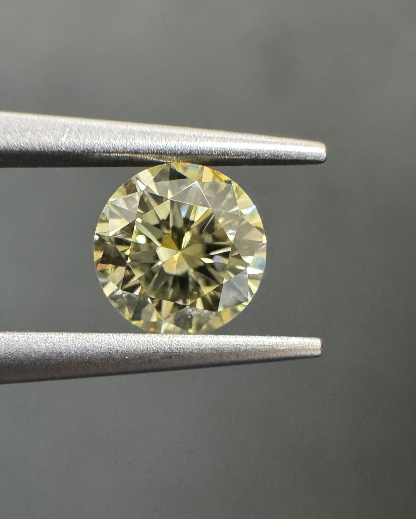 Loose Diamond - ROUND 0.52ct Fancy Light Yellow SI1 (1 of 1)