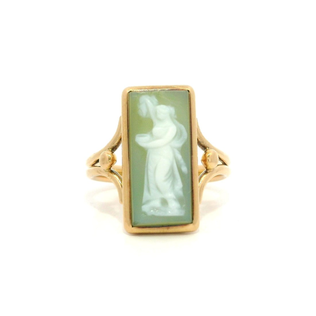 Vintage 18k Yellow Gold Rectangular Carved Green Cameo Ring: Vintage 18k Yellow Gold Rectangular Carved Green Cameo Ring This exquisite vintage cocktail ring features a rectangular carved green petite cameo, showcasing a delicate soft green stone with white car