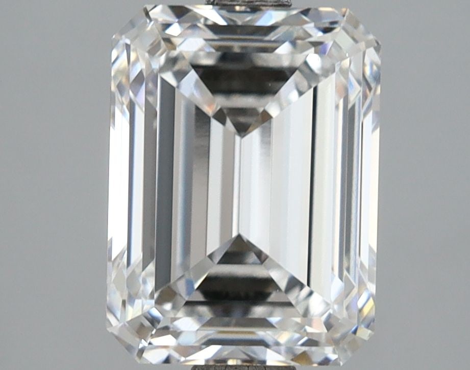 Loose Diamond - EMERALD 3.53ct D VVS1: Loose Diamond - EMERALD 3.53ct D VVS1 Source: This is a real non-mined Diamond that has been grown in a lab Shape: EMERALD Carats: 3.53 Color: D Clarity: VVS1 Certification: IGI Video: Video Link 