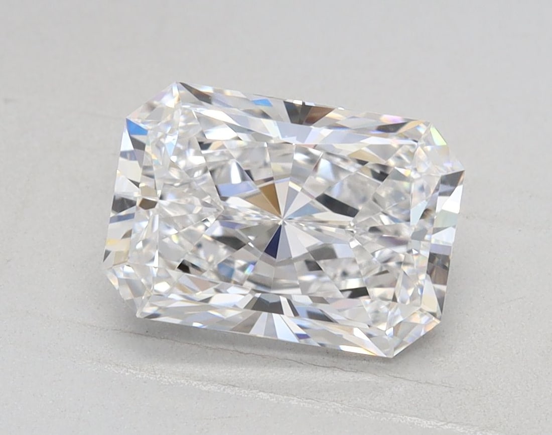 Loose Diamond - RADIANT 1.52ct D VVS1: Loose Diamond - RADIANT 1.52ct D VVS1 Source: This is a real non-mined Diamond that has been grown in a lab Shape: RADIANT Carats: 1.52 Color: D Clarity: VVS1 Certification: GIA Video:
