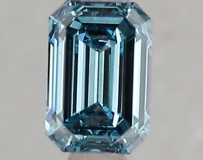 Loose Diamond - EMERALD 1.04ct Fancy Vivid Blue VS1: Loose Diamond - EMERALD 1.04ct Fancy Vivid Blue VS1 Source: This is a real non-mined Diamond that has been grown in a lab Shape: EMERALD Carats: 1.04 Color: Fancy Vivid Blue Certification: IGI