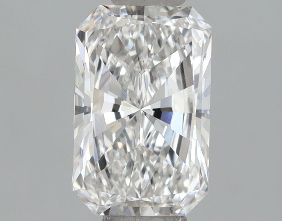 Loose Diamond - RADIANT 0.93ct E VS1: Loose Diamond - RADIANT 0.93ct E VS1 Source: This is a real non-mined Diamond that has been grown in a lab Shape: RADIANT Carats: 0.93 Color: E Clarity: VS1 Certification: IGI Video: Video Link The
