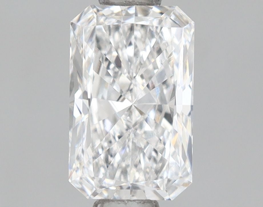 Loose Diamond - RADIANT 0.73ct E VS1: Loose Diamond - RADIANT 0.73ct E VS1 Source: This is a real non-mined Diamond that has been grown in a lab Shape: RADIANT Carats: 0.73 Color: E Clarity: VS1 Certification: IGI Video: Video Link The