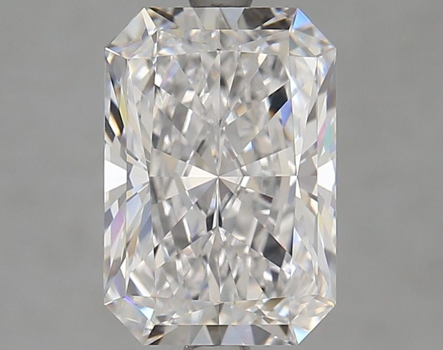 Loose Diamond - RADIANT 3.39ct E VVS2: Loose Diamond - RADIANT 3.39ct E VVS2 Source: This is a real non-mined Diamond that has been grown in a lab Shape: RADIANT Carats: 3.39 Color: E Clarity: VVS2 Certification: GIA Video:
