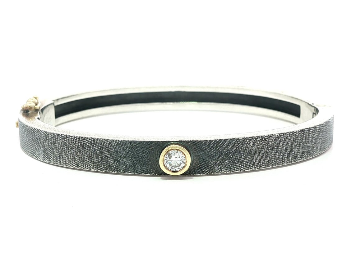 Rene Escobar Diamond Florentine Bangle 18k Gold Clasp Sterling Silver: Rene Escobar Diamond Florentine Bangle 18k Gold Clasp Sterling Silver This exquisite bangle bracelet features a stunning natural diamond set in a sleek design, perfect for any occasion. The bangle is