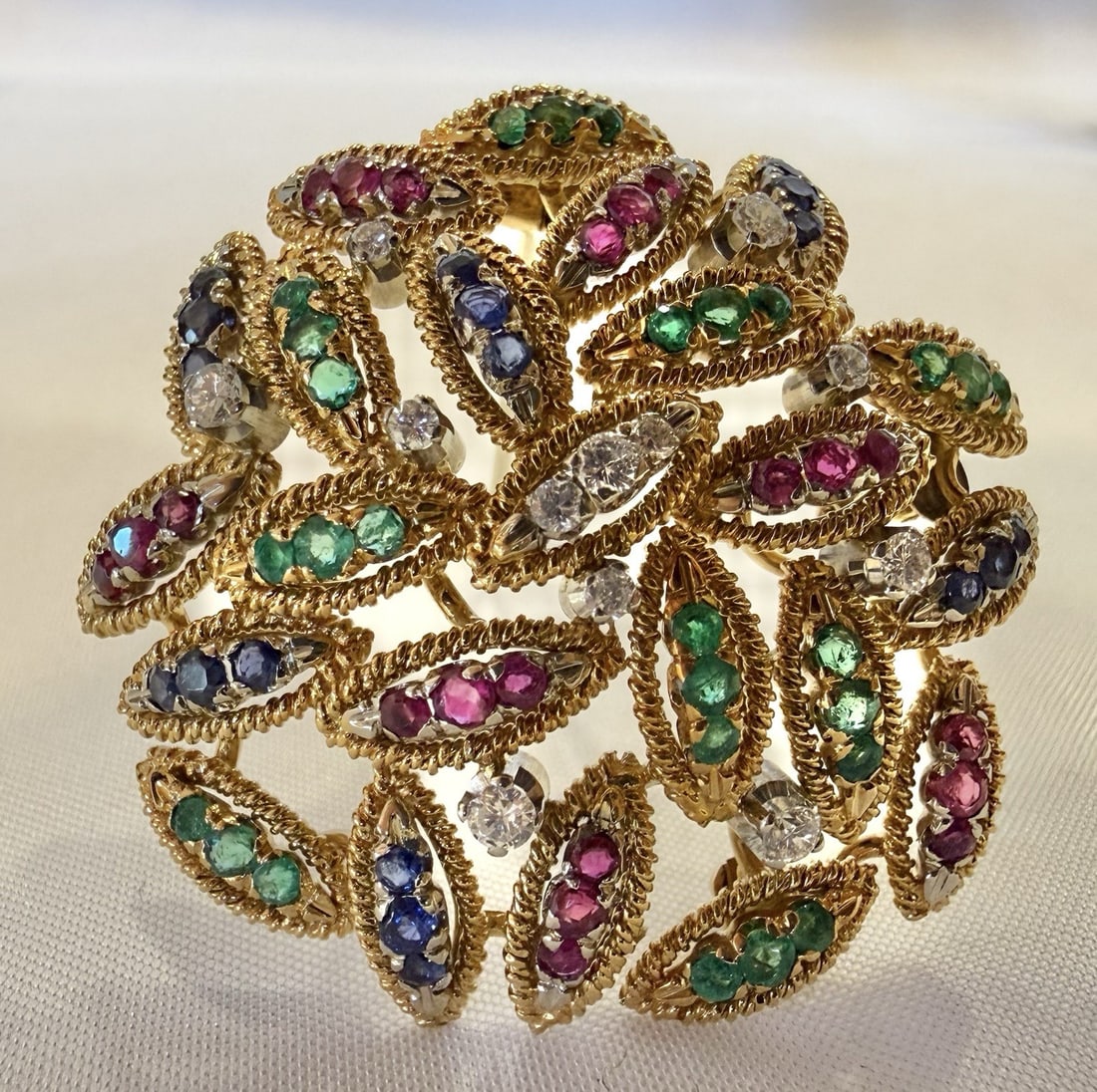 Paolo Stanrino Italian 18k Gold Brooch Pendant With Diamonds Emeralds Sapphires Rubies: Paolo Stanrino Italian 18k Gold Brooch Pendant With Diamonds Emeralds Sapphires Rubies This exquisite Italian pendant brooch by Paolo Stanrino is crafted from 18k yellow and white gold and features a