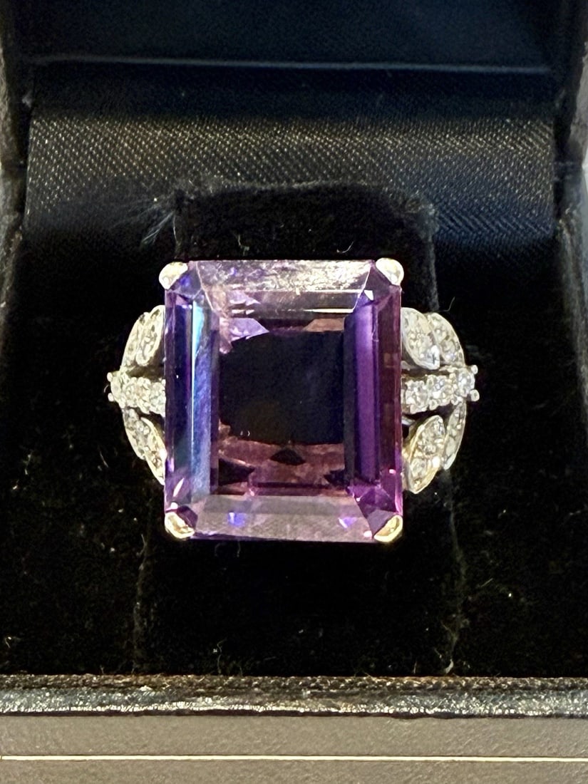 1900 Portuguese 18K Gold Amethyst Diamond Ring 5.75 Signed: 1900 Portuguese 18K Gold Amethyst Diamond Ring 5.75 Signed This exquisite 1900 Portuguese ring showcases a stunning combination of 18K white gold, a vibrant amethyst, and sparkling diamonds. The ring