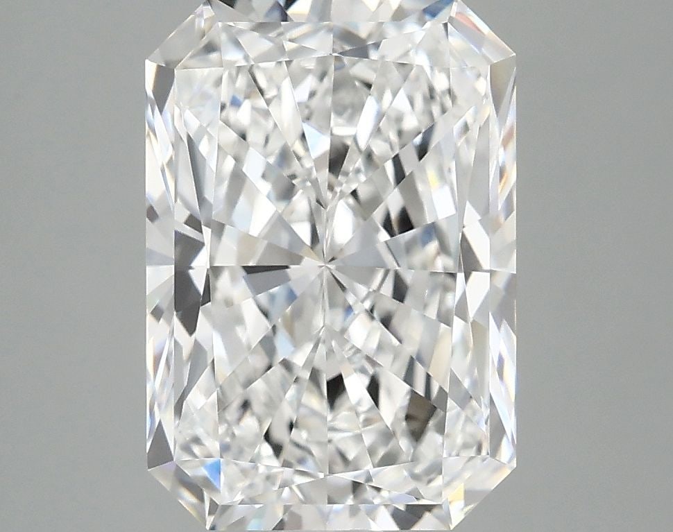 Loose Diamond - RADIANT 4.07ct E VVS2: Loose Diamond - RADIANT 4.07ct E VVS2 Source: This is a real non-mined Diamond that has been grown in a lab Shape: RADIANT Carats: 4.07 Color: E Clarity: VVS2 Certification: IGI Video:
