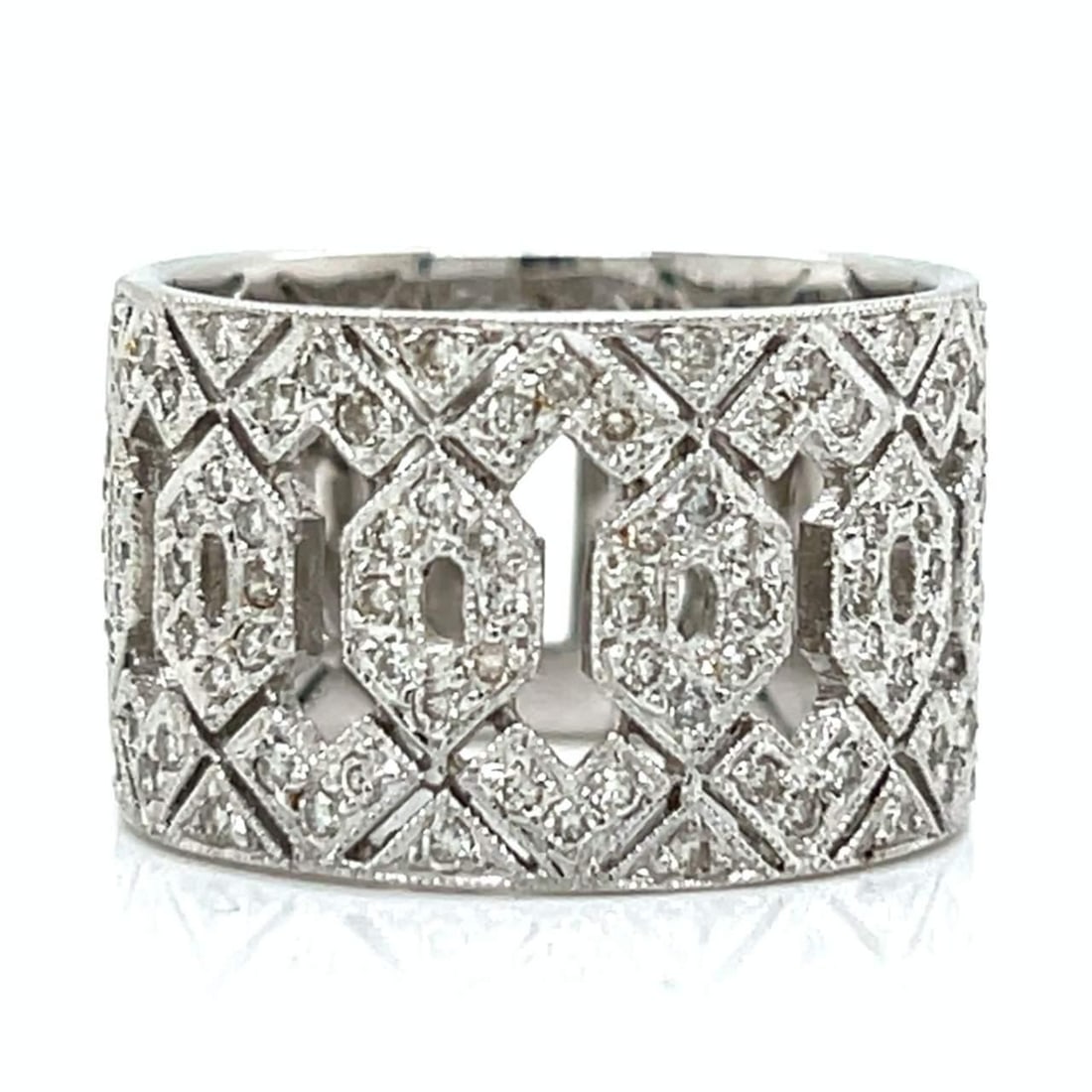 Elegant 18K White Gold Diamond Ring 1.00 Ct with 90 Diamonds: Elegant 18K White Gold Diamond Ring 1.00 Ct with 90 Diamonds This exquisite 18K White Gold Diamond Ring features a total of 90 diamonds weighing approximately 1.00 Ct. The diamonds exhibit a stunning