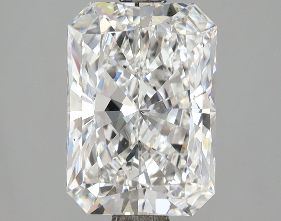Loose Diamond - RADIANT 2.6ct E VS1: Loose Diamond - RADIANT 2.6ct E VS1 Source: This is a real non-mined Diamond that has been grown in a lab Shape: RADIANT Carats: 2.6 Color: E Clarity: VS1 Certification: IGI Video: