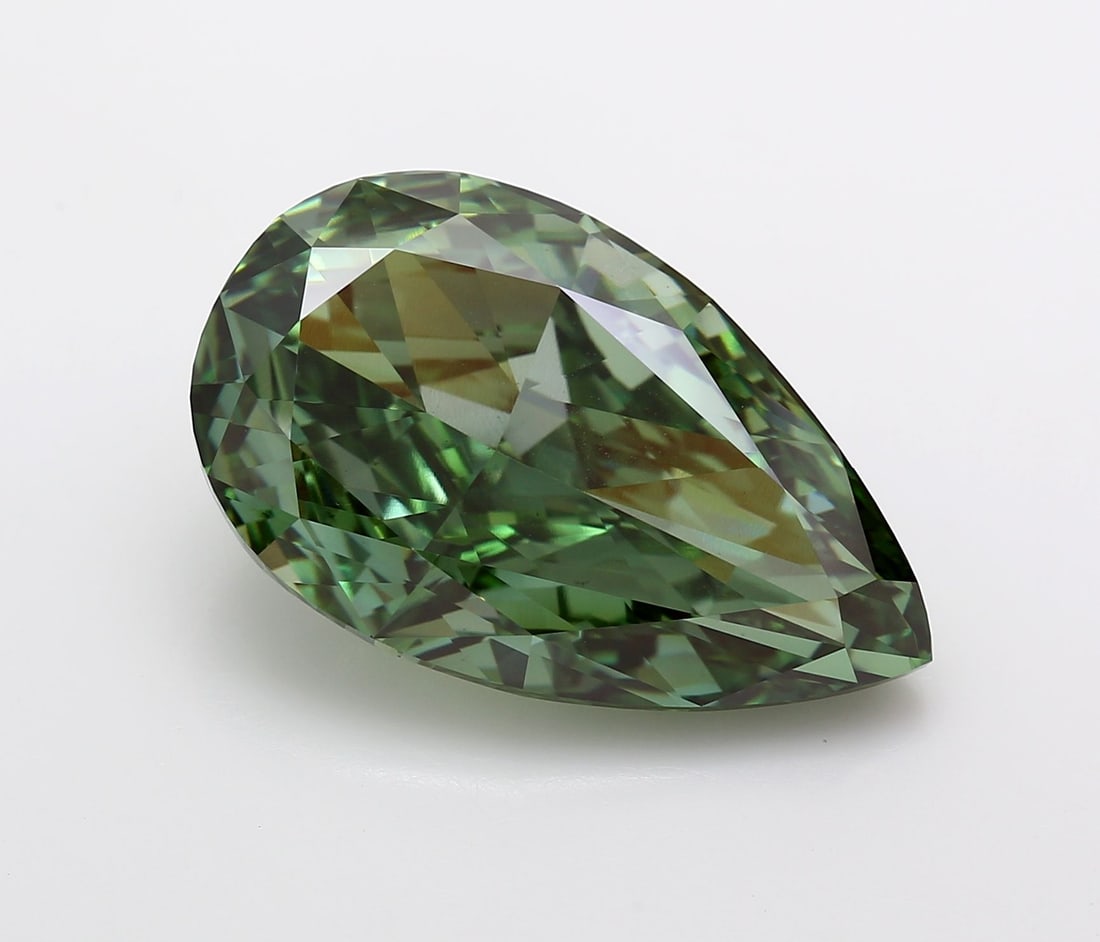 Loose Diamond - PEAR 20.35ct Fancy Vivid Green VS1: Loose Diamond - PEAR 20.35ct Fancy Vivid Green VS1 Source: This is a real non-mined Diamond that has been grown in a lab Shape: PEAR Carats: 20.35 Color: Fancy Vivid Green Certification: IGI Video: