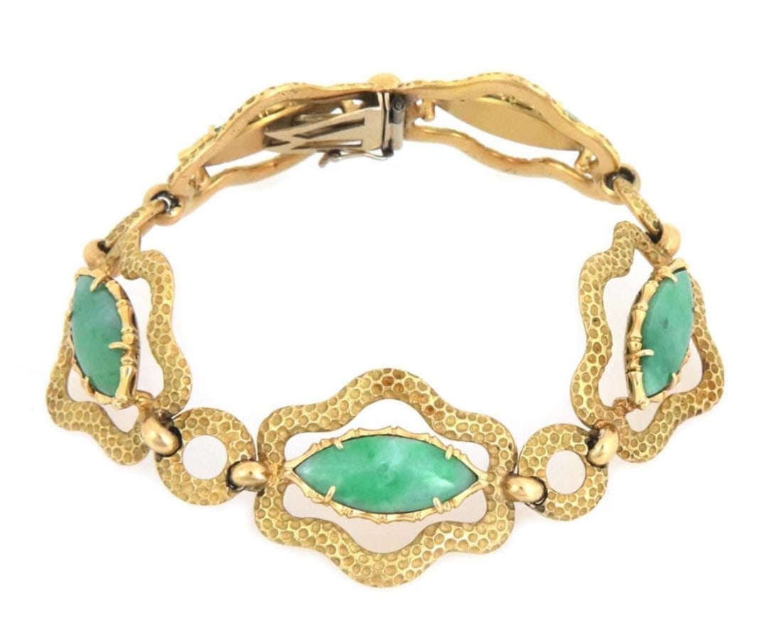 Vintage Jade and 18k Yellow Gold Oval Link Charm Bracelet: Vintage Jade and 18k Yellow Gold Oval Link Charm Bracelet This vintage oval link bracelet is crafted from 18k yellow gold and features jade gemstone accents. Its elegant design and fine materials make