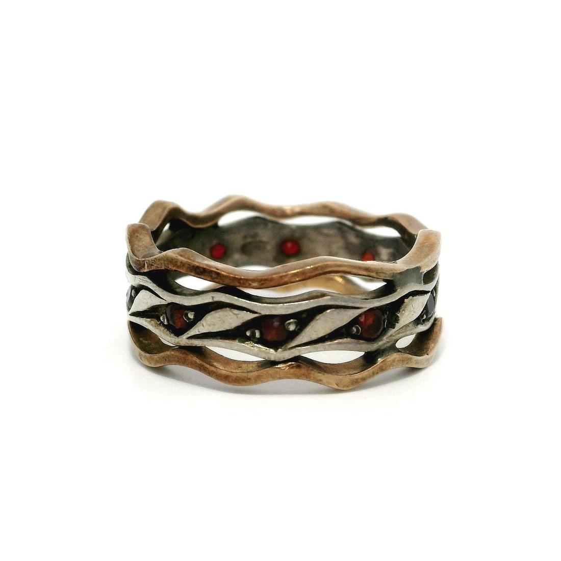 Handmade Sterling Silver Copper Garnet Wavy Stackable Band Ring: Handmade Sterling Silver Copper Garnet Wavy Stackable Band Ring This exquisite Handmade Sterling Silver & Copper Garnet Wavy Detail Stackable Band Ring features a stunning design with a total of ten n