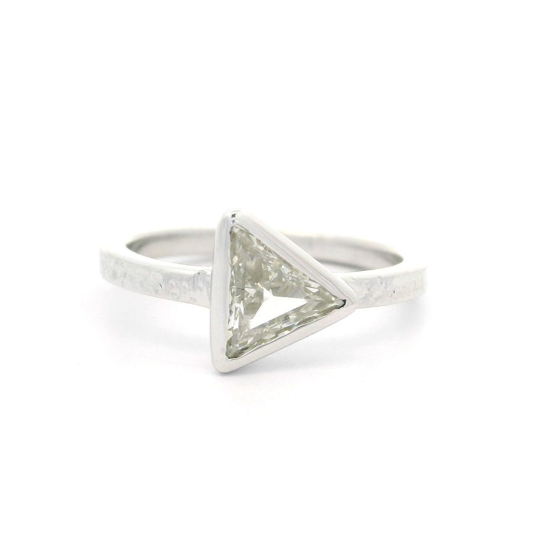 New 18k White Gold 0.87ct Trillion Cut Diamond Solitaire Ring: New 18k White Gold 0.87ct Trillion Cut Diamond Solitaire Ring This exquisite ring features a stunning 0.87ct natural diamond in a unique trillion cut, elegantly bezel set in solid 18k white gold. The