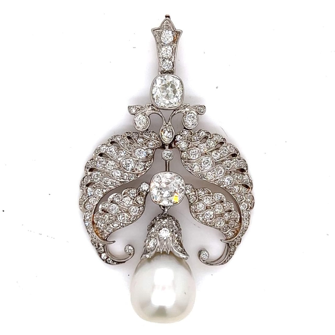 Antique 18K Gold Platinum Diamond Pearl Brooch 2.5 Inches: Antique 18K Gold Platinum Diamond Pearl Brooch 2.5 Inches Discover this exquisite Antique Brooch crafted from 18K gold and platinum, featuring stunning diamonds and pearls. This elegant piece weighs 1