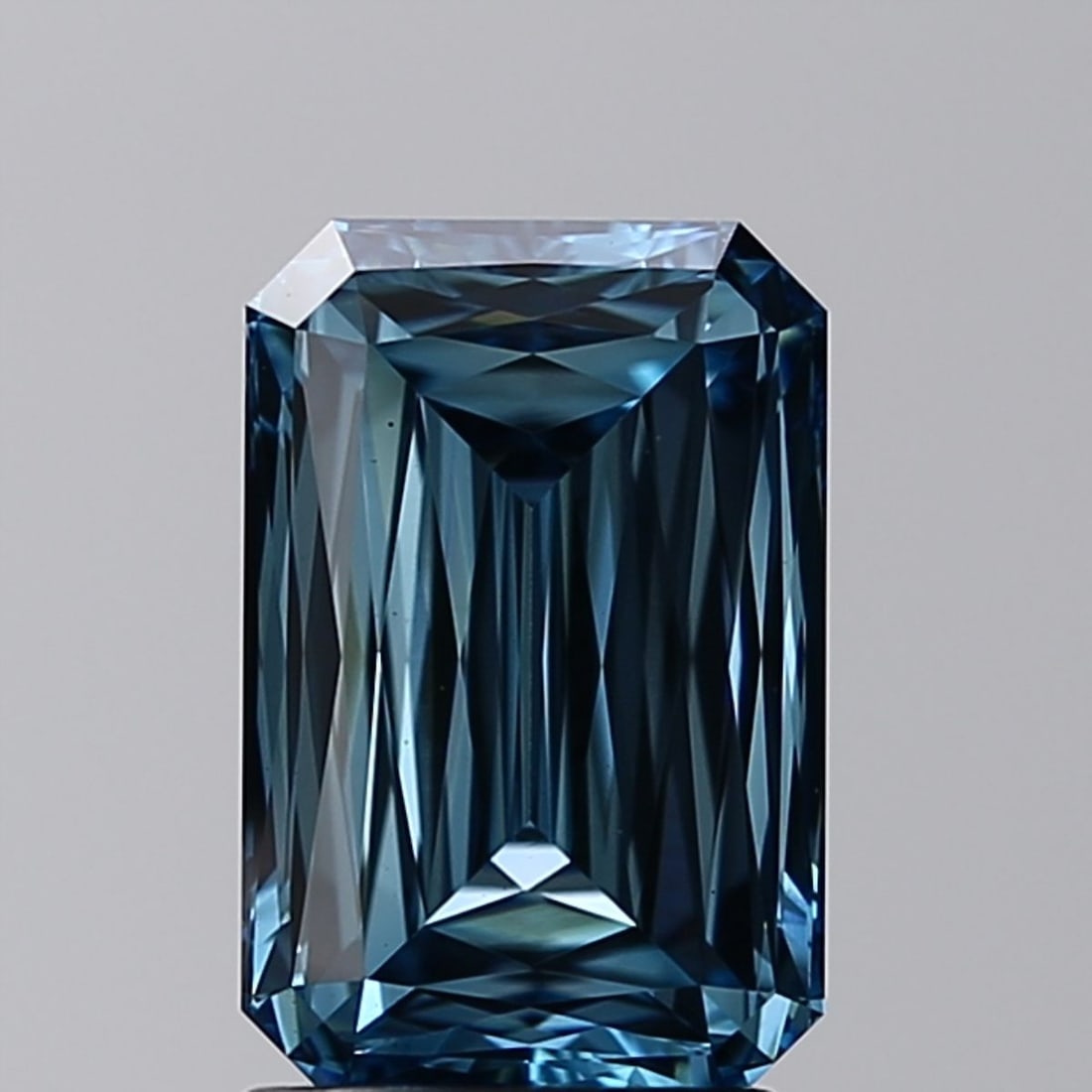 Loose Diamond - RADIANT 2.03ct Fancy Vivid Blue VS1: Loose Diamond - RADIANT 2.03ct Fancy Vivid Blue VS1 Source: This is a real non-mined Diamond that has been grown in a lab Shape: RADIANT Carats: 2.03 Color: Fancy Vivid Blue Certification: IGI Video:
