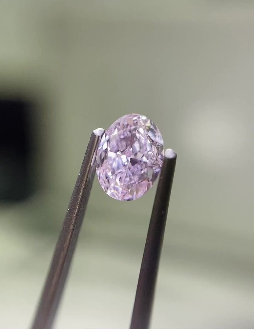 Loose Diamond - OVAL 0.42ct Fancy Purple Pink VS2: Loose Diamond - OVAL 0.42ct Fancy Purple Pink VS2 Source: Natural Shape: OVAL Carats: 0.42 Color: Fancy Purple Pink Certification: GIA Video: