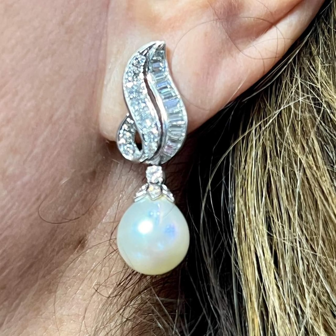 Art Deco Platinum 4.00 Ct Diamond Earrings with South Sea Pearls: Art Deco Platinum 4.00 Ct Diamond Earrings with South Sea Pearls Experience timeless elegance with these Art Deco Platinum Earrings featuring exquisite South Sea Pearls and a stunning array of diamond