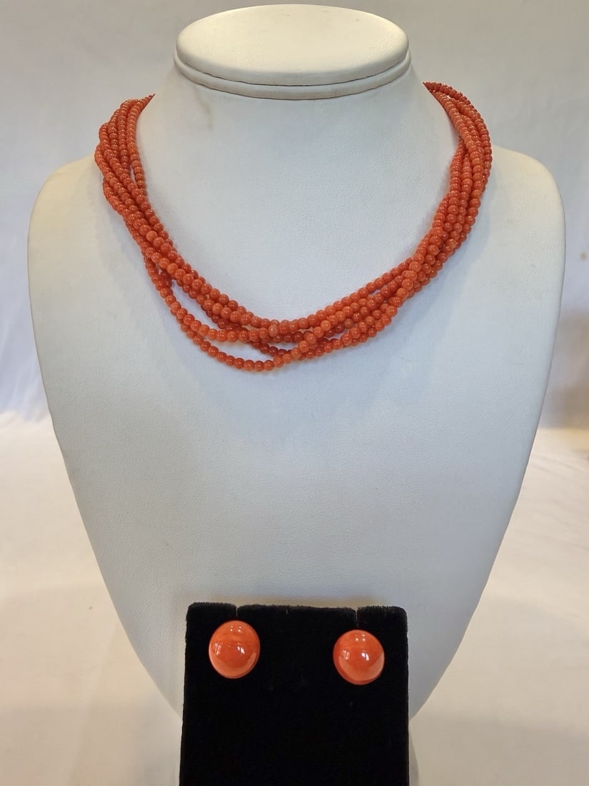 Sergio Ronco Italian 18k Gold Coral Necklace and Earring Set: Sergio Ronco Italian 18k Gold Coral Necklace and Earring Set This Italian jewelry set by Sergio Ronco features a stunning necklace and matching earrings crafted from 18k yellow gold and adorned with c