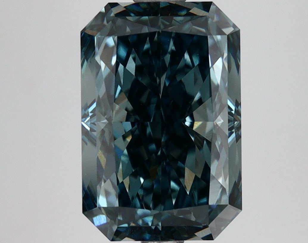 Loose Diamond - RADIANT 4.04ct Fancy Vivid Blue VS1: Loose Diamond - RADIANT 4.04ct Fancy Vivid Blue VS1 Source: This is a real non-mined Diamond that has been grown in a lab Shape: RADIANT Carats: 4.04 Color: Fancy Vivid Blue Certification: IGI Video: