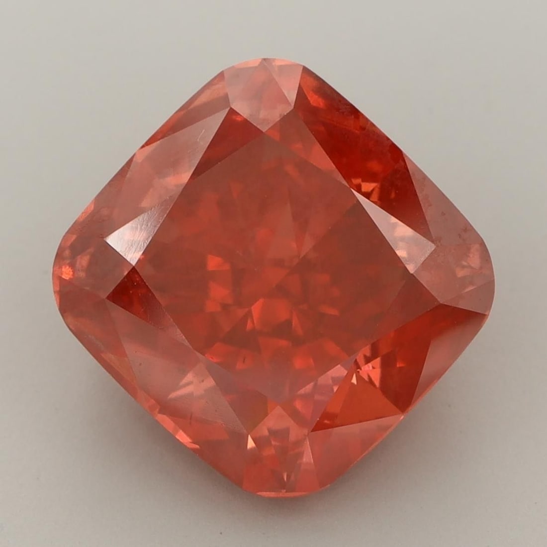 Loose Diamond - CUSHION BRILLIANT 7.5ct Fancy Vivid Red VS2: Loose Diamond - CUSHION BRILLIANT 7.5ct Fancy Vivid Red VS2 Source: This is a real non-mined Diamond that has been grown in a lab Shape: CUSHION BRILLIANT Carats: 7.5 Color: Fancy Vivid Red Certificat