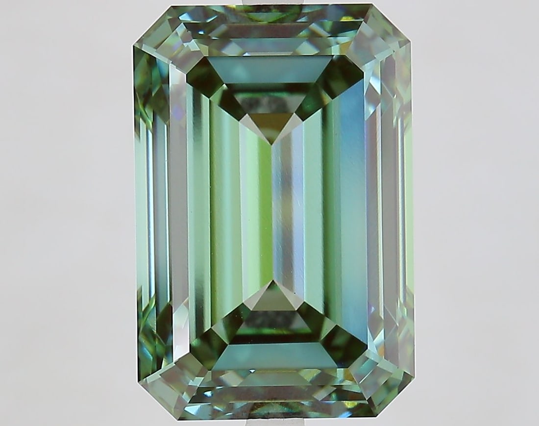 Loose Diamond - EMERALD 10.5ct Fancy Vivid Green VVS2: Loose Diamond - EMERALD 10.5ct Fancy Vivid Green VVS2 Source: This is a real non-mined Diamond that has been grown in a lab Shape: EMERALD Carats: 10.5 Color: Fancy Vivid Green Certification: IGI Vide