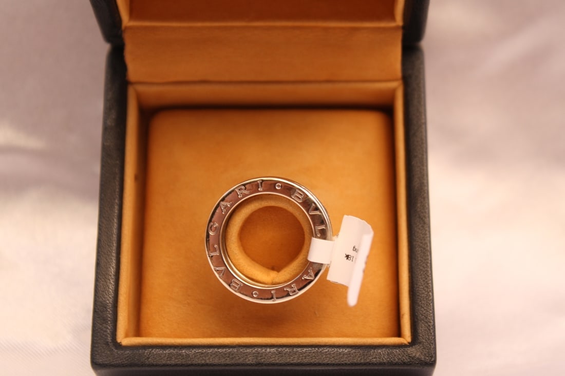 Bvlgari 18K White Gold Wedding Band Size 5.5 Authentic New: Bvlgari 18K White Gold Wedding Band Size 5.5 Authentic New This exquisite 18k white gold wedding band by Bvlgari is brand new and features a sleek design, making it a perfect symbol of love and commit