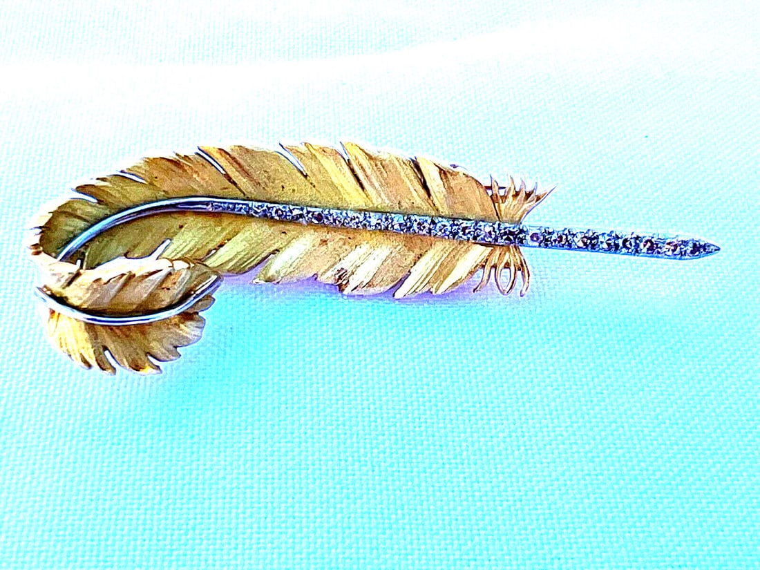 French 18K Gold Diamond Feather Brooch Platinum Signed Hallmarked: French 18K Gold Diamond Feather Brooch Platinum Signed Hallmarked Presenting a stunning French platinum and 18K yellow gold diamond feather brooch, showcasing exquisite craftsmanship and design. This