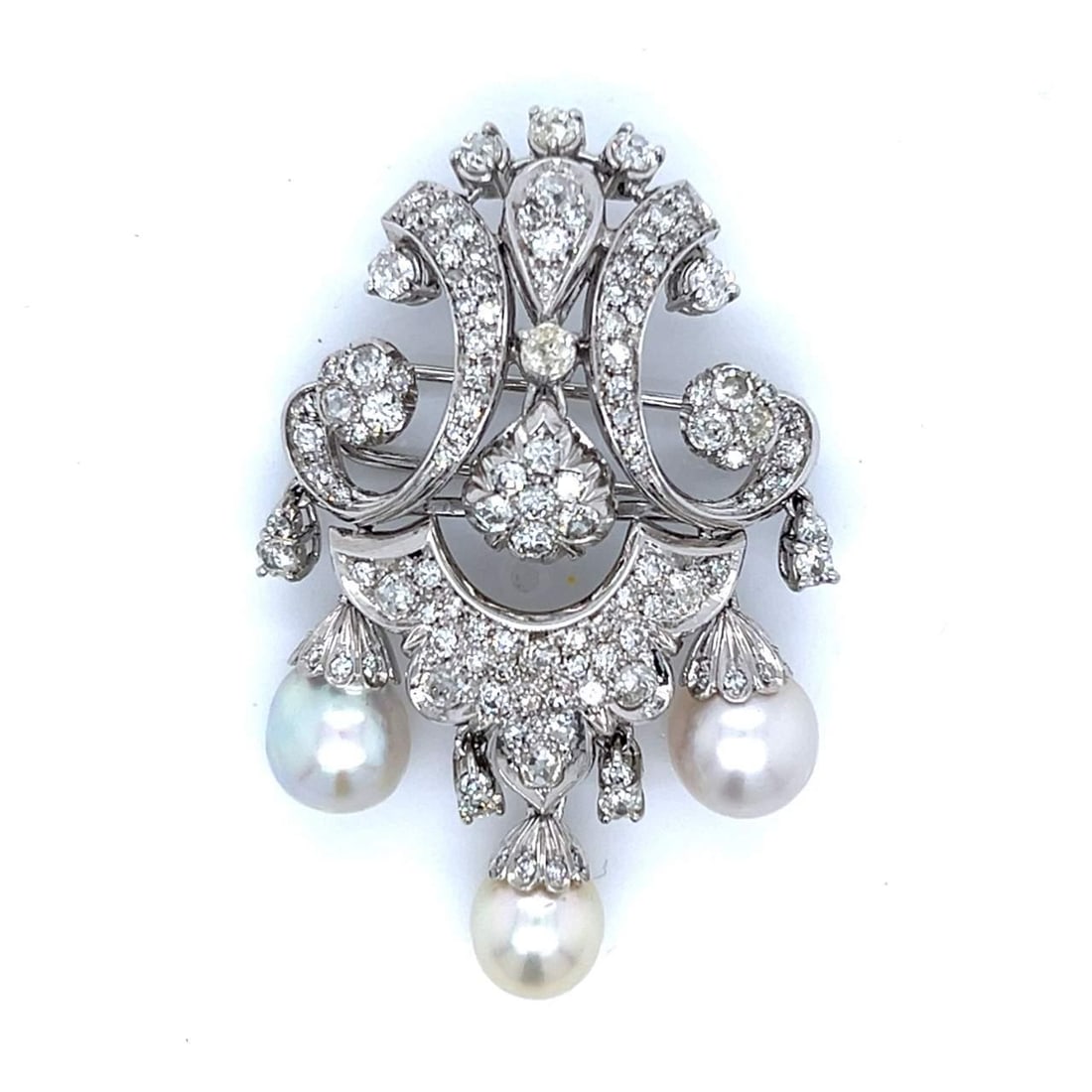 Platinum Brooch with 5.00 Ct Diamonds and 3 Pearls: Platinum Brooch with 5.00 Ct Diamonds and 3 Pearls This exquisite brooch features a stunning combination of platinum, diamonds, and pearls. Weighing 18.0 grams, it is adorned with approximately 5.00 c