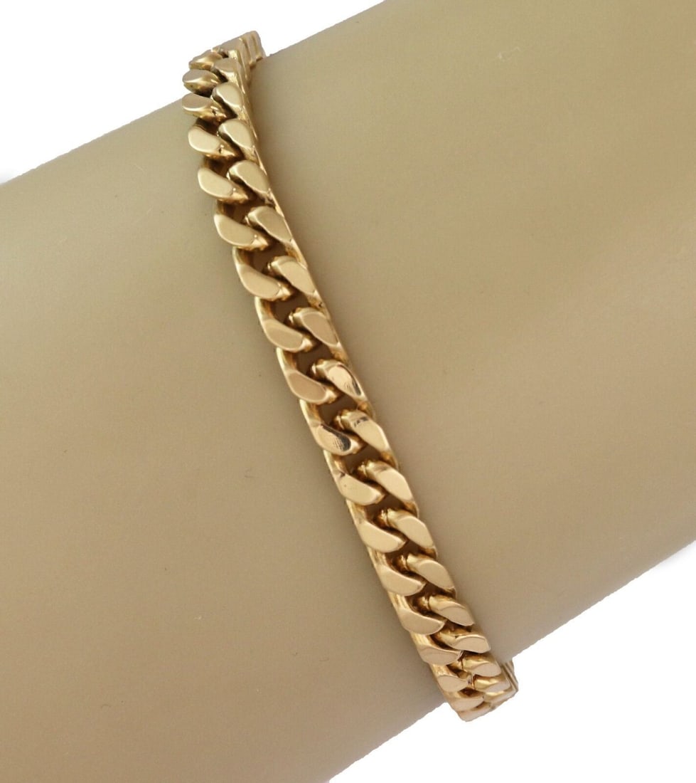 Vintage 18K Yellow Gold Curb Link Fine Bracelet 7.5 Inch: Vintage 18K Yellow Gold Curb Link Fine Bracelet 7.5 Inch This vintage curb link bracelet is crafted from solid 18k yellow gold and features a classic interlocking curb link design with a smooth, polis