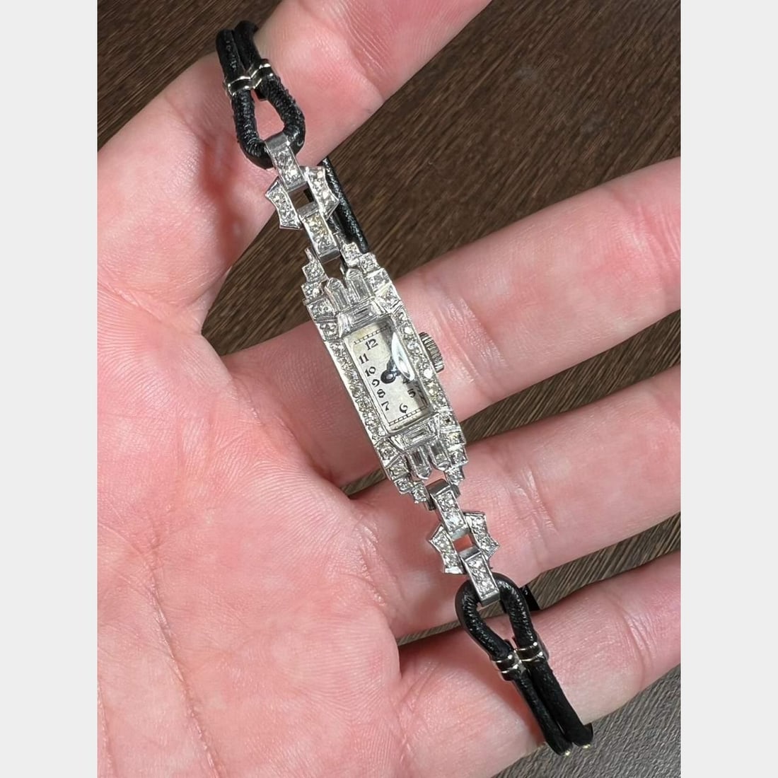 Art Deco Platinum Diamond Cocktail Watch 1.00 Ct G-H VS1-VS2: Art Deco Platinum Diamond Cocktail Watch 1.00 Ct G-H VS1-VS2 This exquisite Art Deco Platinum Diamond Ladies Cocktail Watch showcases a sophisticated design, ideal for elegant occasions. It features a