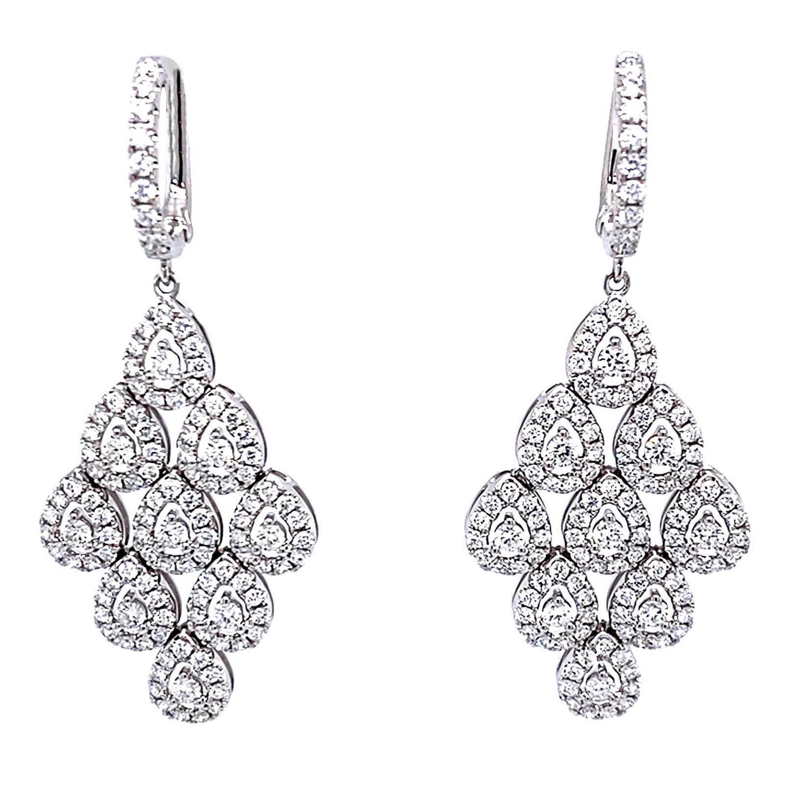 2.60ct Diamond Chandelier Earrings 18k White Gold with GIA Appraisal: 2.60ct Diamond Chandelier Earrings 18k White Gold with GIA Appraisal Exquisite 2.60ct diamond chandelier earrings crafted from high-quality 18k white gold. Featuring a stunning design that mimics the