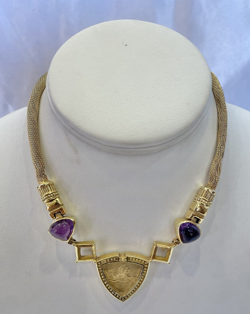 Stunning Greek 18k Yellow Gold Amethyst Collar Necklace: Stunning Greek 18k Yellow Gold Amethyst Collar Necklace Presenting a stunning Greek 18k yellow gold amethyst necklace that showcases exquisite detail and craftsmanship. This elegant collar-style neckl