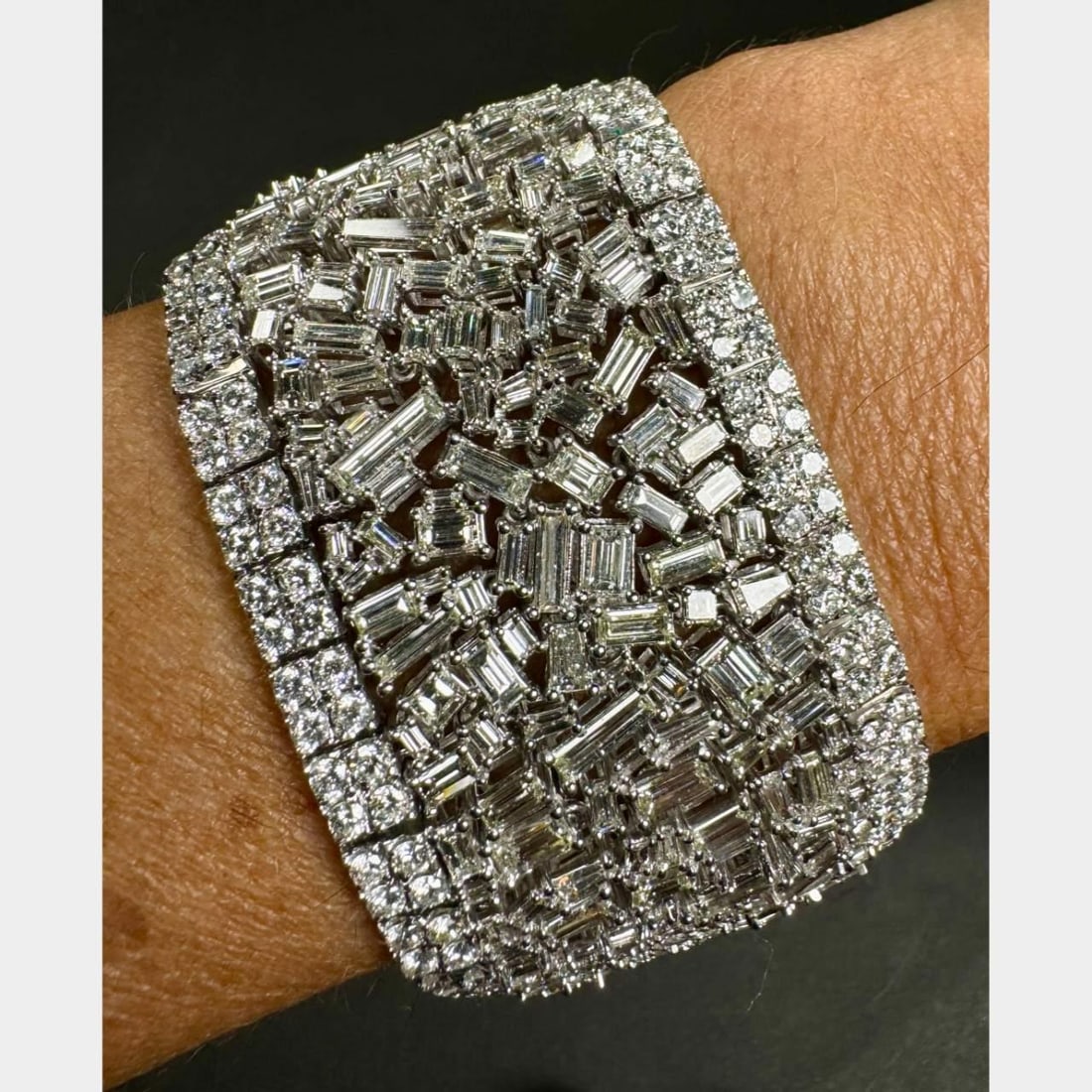 18K White Gold 51.25 Ct Diamond Bracelet with 461 Baguette and 292 Round Diamonds: 18K White Gold 51.25 Ct Diamond Bracelet with 461 Baguette and 292 Round Diamonds This exquisite 18K White Gold Bracelet showcases a stunning total diamond weight of 51.25 carats. Crafted with 461 Bag